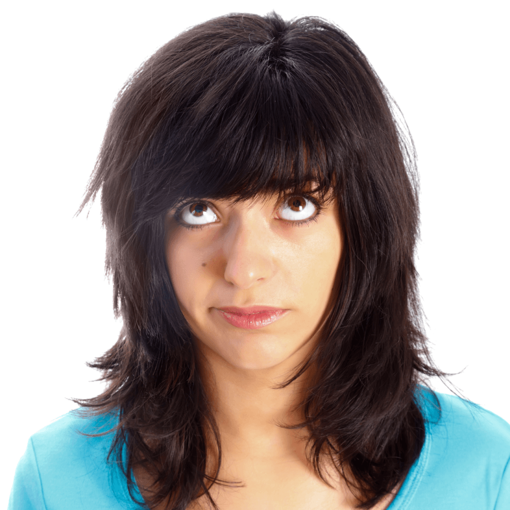 mujer caucásica con cabello con fleco