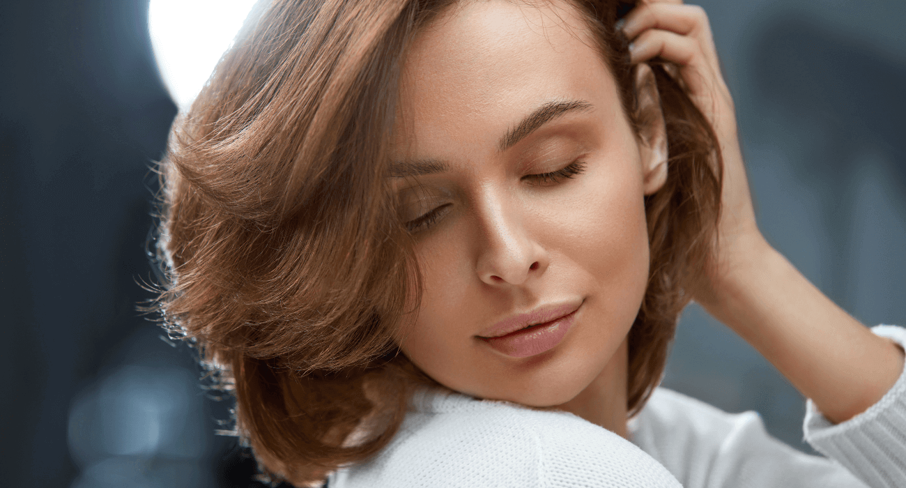 Cómo dar volumen al cabello Lacio y Corto | Mujeres